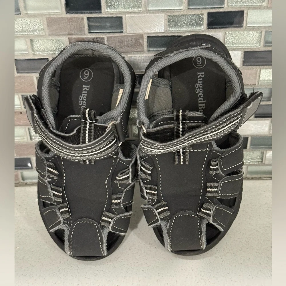 Bundle of 2 items /Kids Outdoor Sandals/Black & Blue and Green/boy size 6